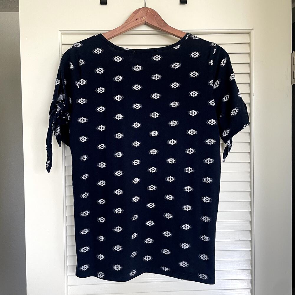 LOFT Ditsy Navy Blue Tie Sleeve Floral Print Crewneck Tee Shirt M Summer Spring - Picture 4 of 6